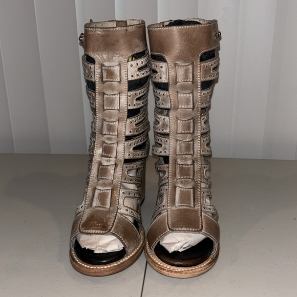 FREEBIRD BY STEVEN LOTUS IN THE COLOR TAUPE SIZE WOMEN’S 7 - Picture 2 of 8